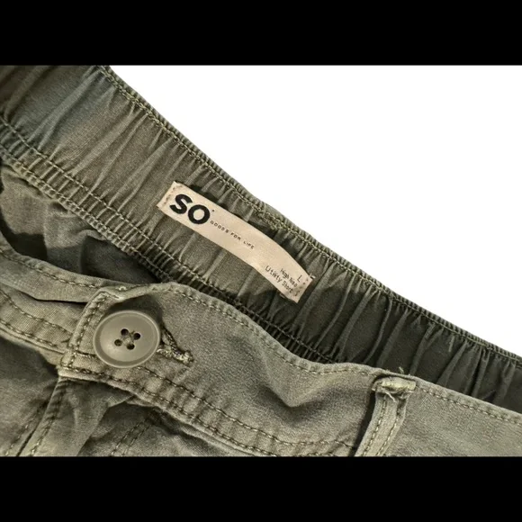 SO High Waist Olive Utility Shorts Large- with Button Waist - Picture 3 of 3